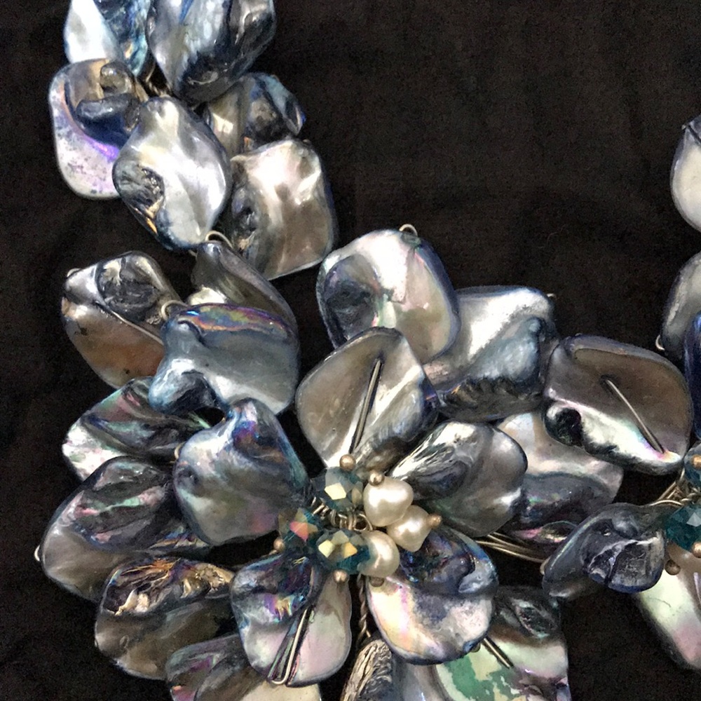 Shell pearl gray necklace - Picture 2 of 3